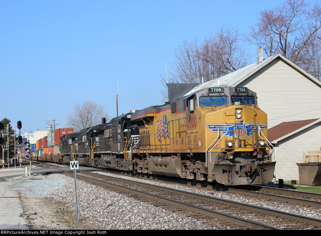 UP 7700, NS 8794, NS 6684 & NS 9643 